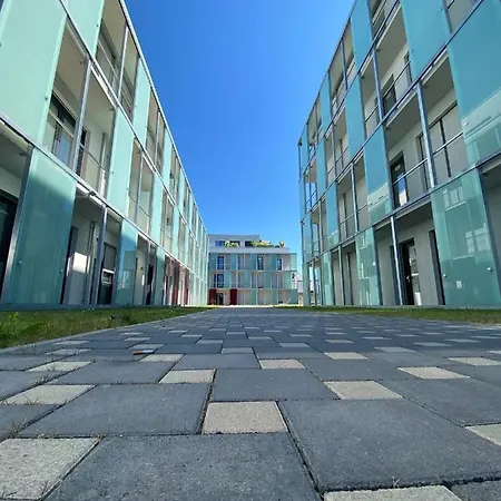 Emperors Baths - Cozy Modern Apartment