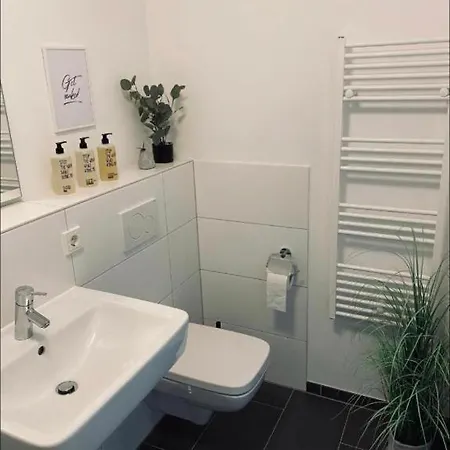 Emperors Baths - Cozy Modern Apartment
