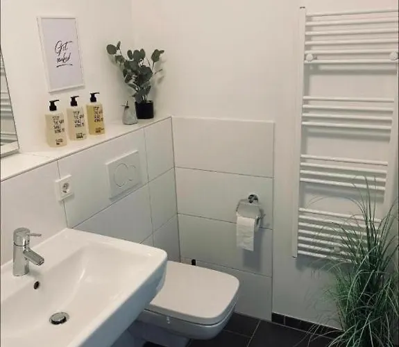 Emperors Baths - Cozy Modern Lägenhet